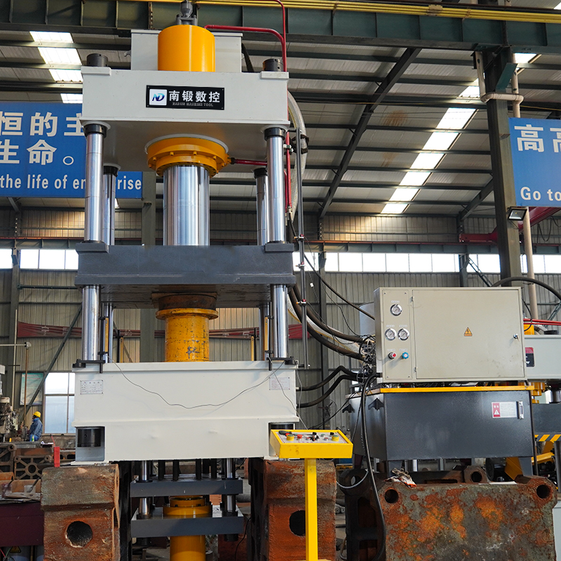 315噸空調(diào)壓縮機(jī)外殼拉伸機(jī)客戶現(xiàn)場(chǎng)