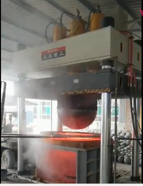 800噸空心鋼球熱壓成型液壓機(jī)客戶使用現(xiàn)場(chǎng)視頻