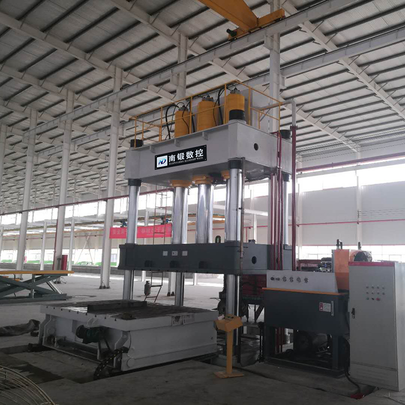 800噸三缸三梁四柱壓力機(jī)帶移動(dòng)工作臺(tái)液壓機(jī)壓汽車配件油壓機(jī)
