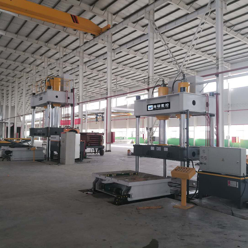 800噸三缸三梁四柱壓力機(jī)帶移動(dòng)工作臺(tái)液壓機(jī)壓汽車配件油壓機(jī)