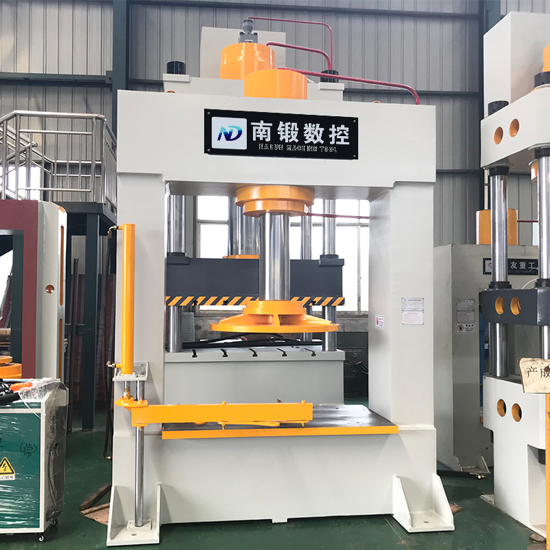 300t工程車輪胎壓裝油壓機(jī)，300噸壓胎機(jī)帶移動工作臺