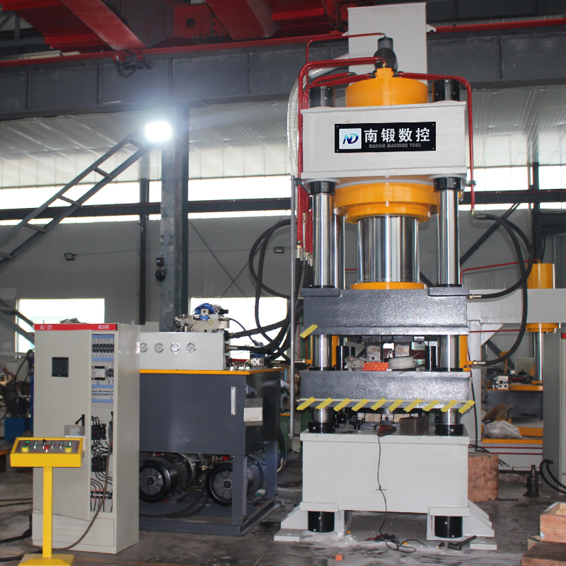 800T鹽磚成型油壓機(jī)，牛羊舔磚油壓機(jī)