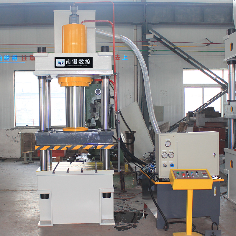 200T三梁四柱油壓機，200噸金屬成型油壓機