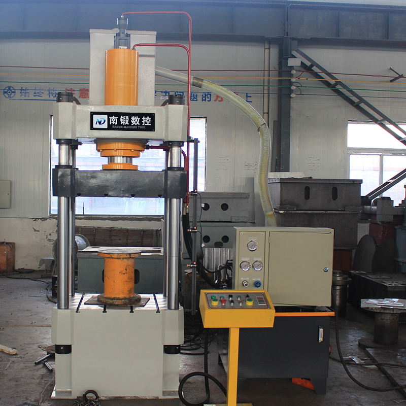 滕州200T四柱油壓機(jī)，200噸壓裝成型油壓機(jī)