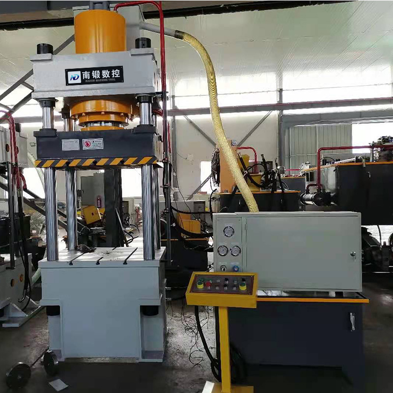 200噸四柱油壓機(jī)拉伸成型落料液壓機(jī)三梁四柱壓力機(jī)滕州