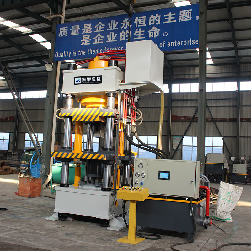 滕州400噸鹽磚機(jī)5公斤牛羊舔磚油壓機(jī)全自動(dòng)生產(chǎn)線壓力機(jī)
