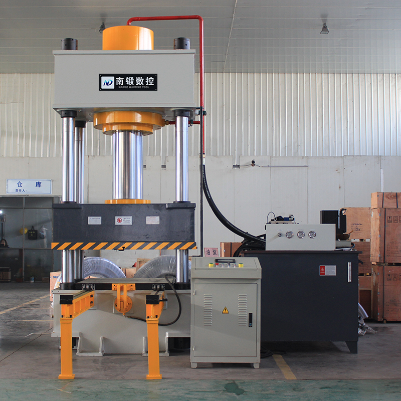 500噸移動(dòng)工作臺液壓機(jī)定子轉(zhuǎn)子壓磚成型油壓機(jī)