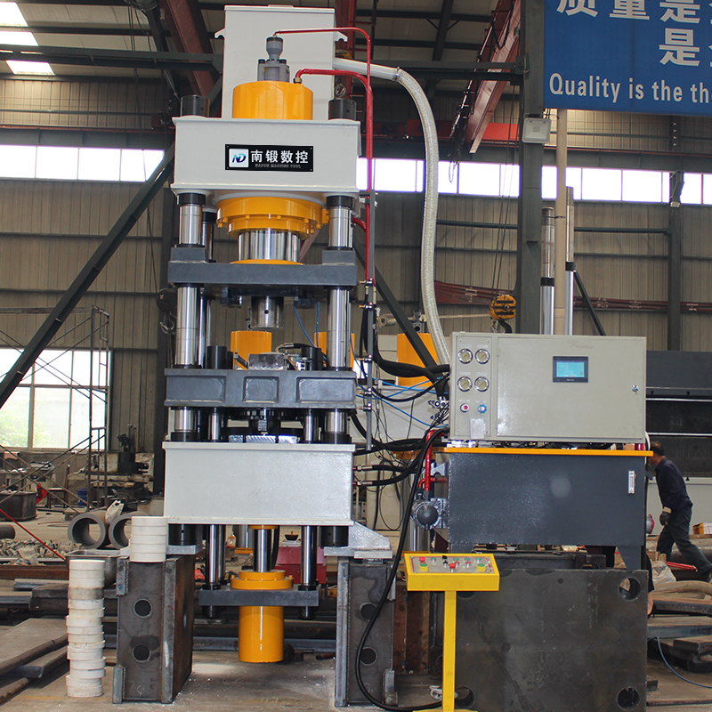 牛羊舔磚機(jī)廠家液壓機(jī)廠家滕州南鍛數(shù)控
