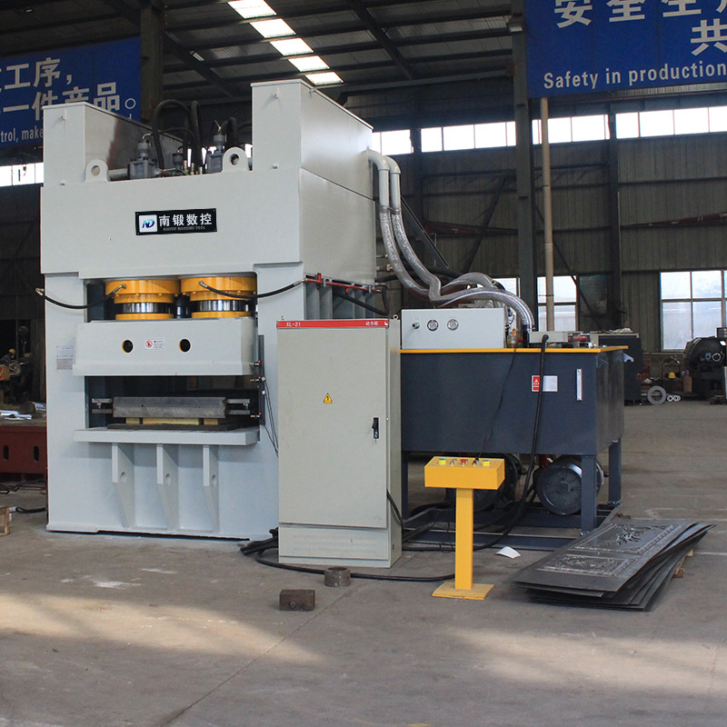 2500噸框式液壓機(jī)門(mén)面壓花成型油壓機(jī)